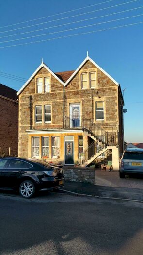 2 Bedroom Flat To Rent In Kings Road, Clevedon, BS21