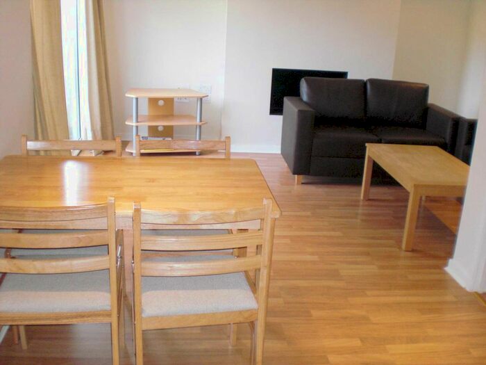 2 Bedroom Flat To Rent In Chestnut Grove, New Malden KT3