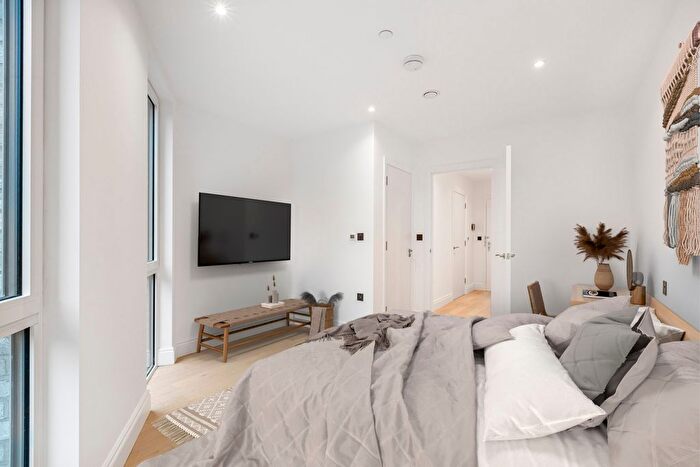 1 Bedroom Flat For Sale In High Road Leyton, Grove Green, E10