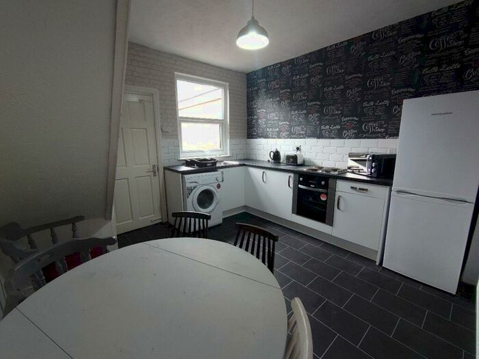 2 Bedroom Terraced House To Rent In Morden St, Kensington, L6