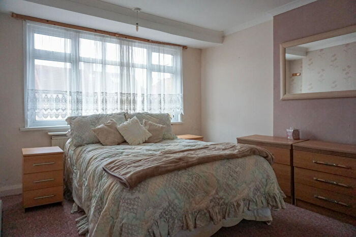 3 Bedroom End Of Terrace House For Sale In Hadley Road, Mitcham, CR4