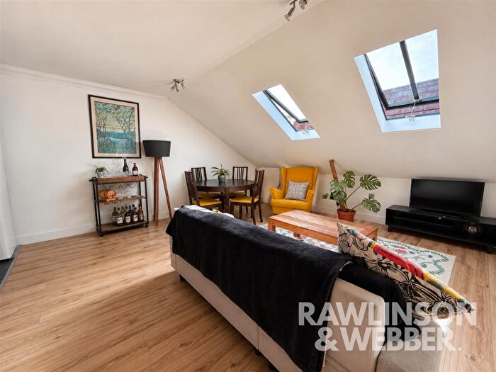 2 Bedroom Apartment To Rent In River Bank, East Molesey, KT8