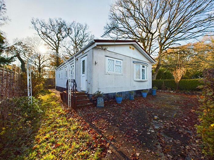 3 Bedroom Park Home For Sale In Laurel Avenue, Thatcham, RG19