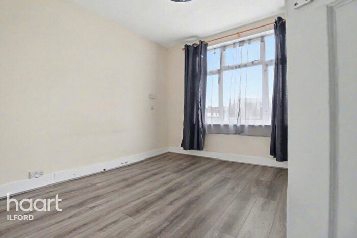 1 Bedroom Flat To Rent In Eastern Avenue, Ilford, IG4