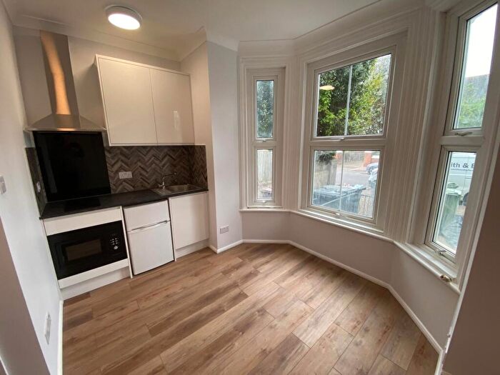 Flat To Rent In Bower Mount Road, Maidstone, ME16