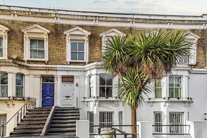 5 Bedroom Flat To Rent In Loftus Road, Shepherds Bush, London, W12