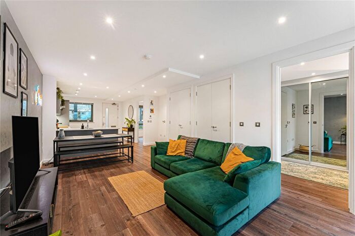 2 Bedroom Flat For Sale In Wallis Road, London, E9