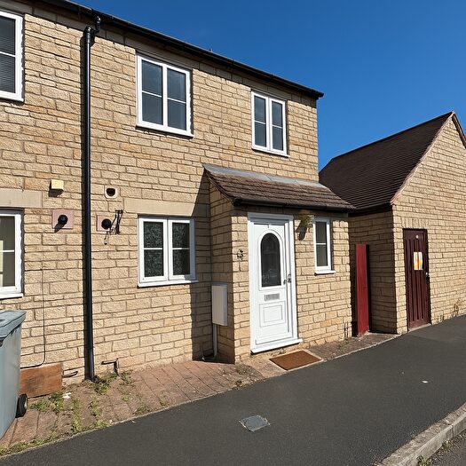 2 Bedroom Semi-Detached House To Rent In Woodrush Gardens, Carterton, Oxon, OX18