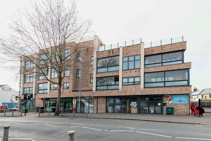 1 Bedroom Flat For Sale In Chingford Mount Road, Chingford, E4