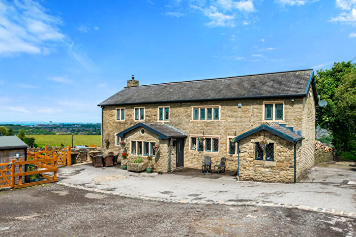 3 Bedroom Detached House For Sale In Lane Head Road, Oldham, OL4