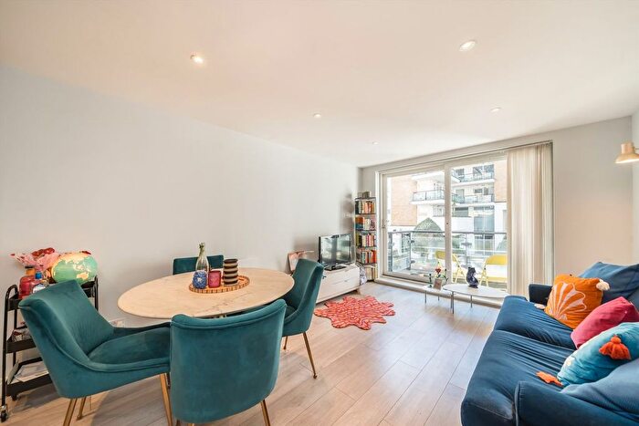2 Bedroom Flat To Rent In Smugglers Way, Wandsworth, SW18