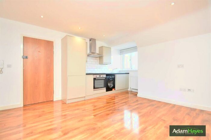 1 Bedroom Apartment To Rent In Nether Street, West Finchley, N12
