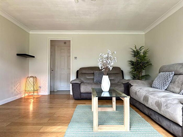3 Bedroom Flat To Rent In Master Gunner Place, London, SE18