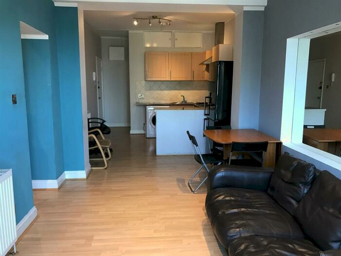 2 Bedroom Apartment To Rent In Sunny Gardens Road, Hendon, London, NW4