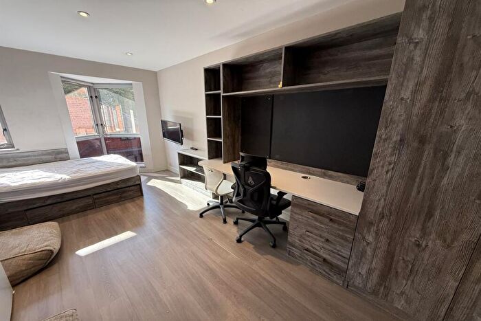 Apartment To Rent In Saxon Court, Church Street, RG1