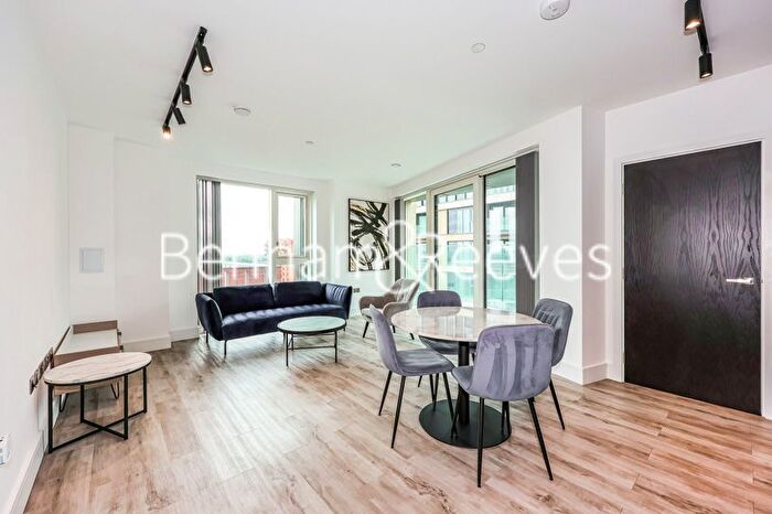 2 Bedroom Flat To Rent In Portal Way, Acton, W3