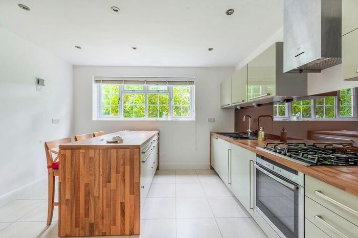 4 Bedroom Property To Rent In The Avenue, Northwood, HA6