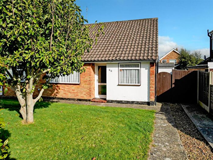 2 Bedroom Semi-Detached Bungalow To Rent In Oakcroft Gardens, Littlehampton, BN17