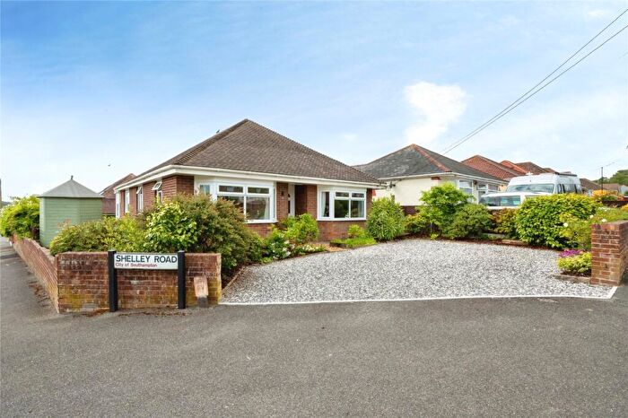 3 Bedroom Bungalow For Sale In Browning Avenue, Southampton, Hampshire, SO19