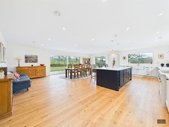 5 Bedroom Detached House For Sale In Cullompton, EX15