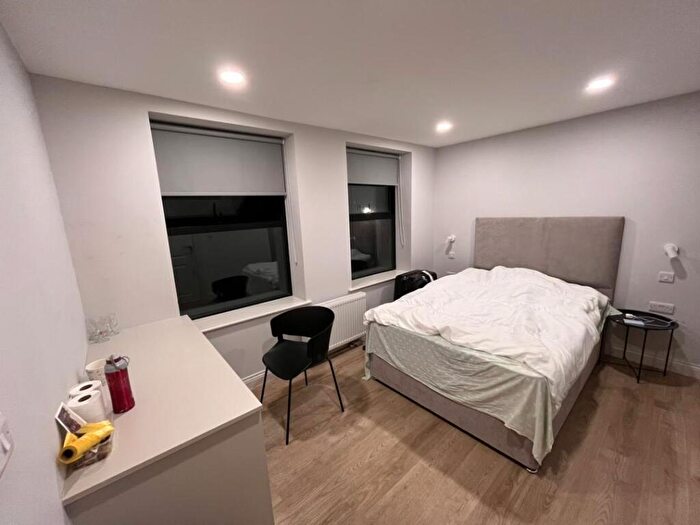 1 Bedroom Apartment To Rent In Hyde Terrace, Leeds, West Yorkshire, LS2