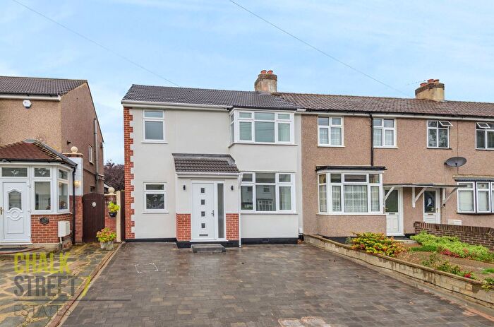 3 Bedroom End Of Terrace House For Sale In Northumberland Avenue, Hornchurch, RM11