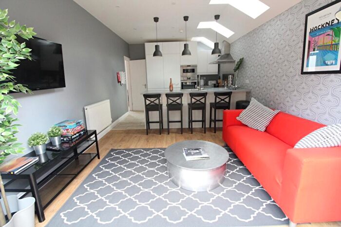 1 Bedroom Semi-Detached House To Rent In En Suite, A Beechwood Road, Luton, Bedfordshire, LU4