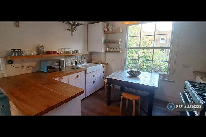 3 Bedroom Flat To Rent In Caledonian Road, London, N1