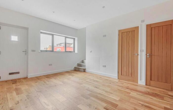 1 Bedroom Semi-Detached House To Rent In Genyn Road, Guildford, GU2