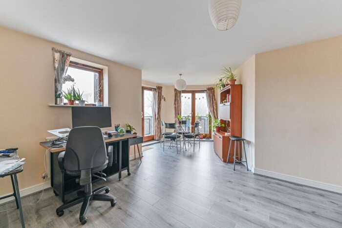 2 Bedroom Flat For Sale In Harry Close, Croydon, CR0