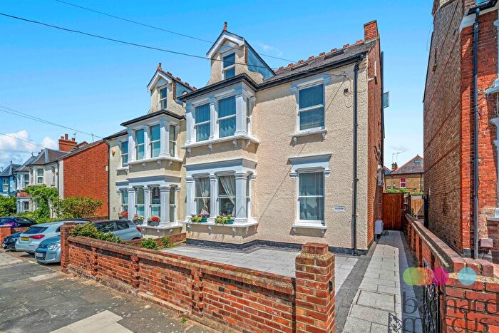 6 Bedroom Semi-Detached House For Sale In Macdonald Road, London, N11