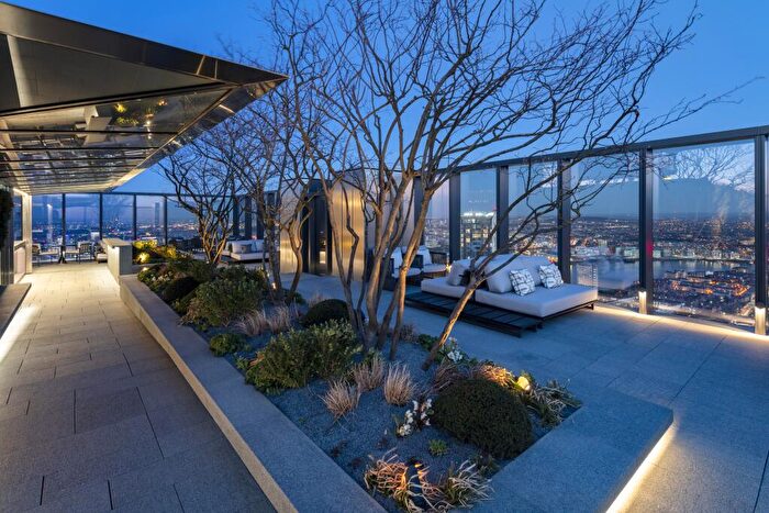 1 Bedroom Apartment For Sale In South Quay Plaza, Canary Wharf, London, E14