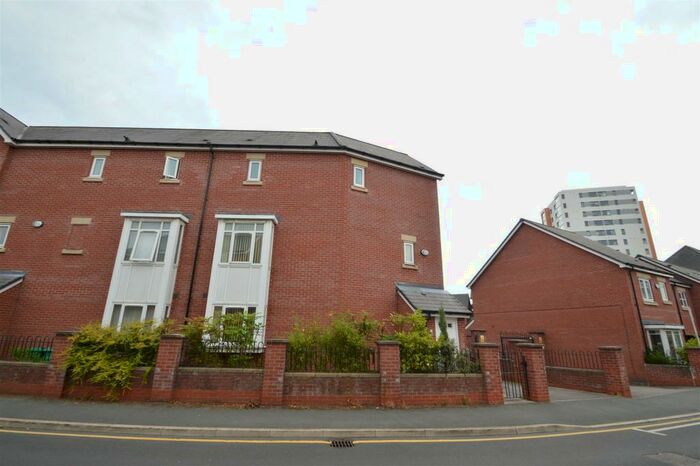 4 Bedroom Town House To Rent In Pickering Street, Hulme, Manchester, M15
