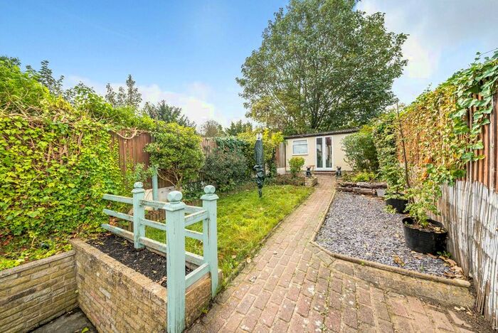 5 Bedroom Semi-Detached House To Rent In Whitworth Road, Woolwich, London, SE18