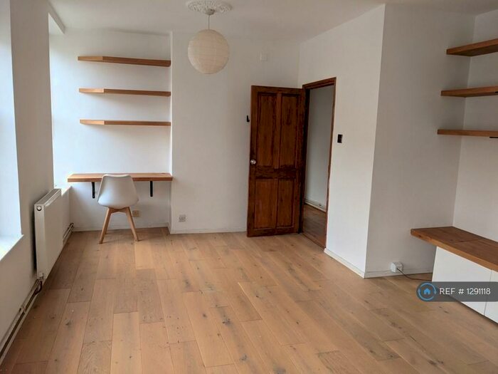 1 Bedroom Flat To Rent In Oliver House, London, SE16