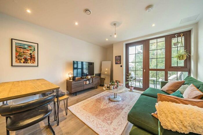 1 Bedroom Flat To Rent In Jubilee Street, Whitechapel, E1