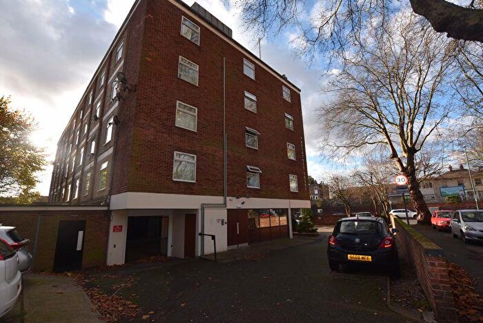 Flat To Rent In Tavistock Court, Nottingham, NG5