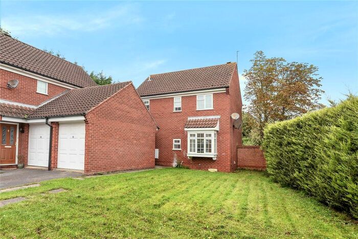 4 Bedroom Link Detached House To Rent In Bedfordshire Way, Wokingham, Berkshire, RG41