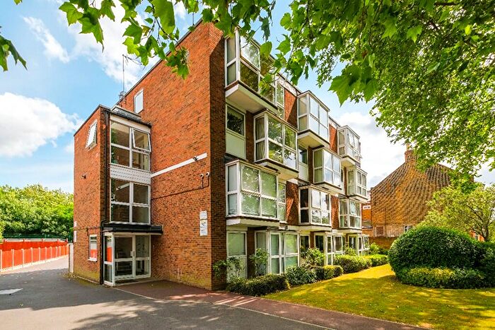 2 Bedroom Flat To Rent In Heath Court, Hollybush Hill, Wanstead, E11