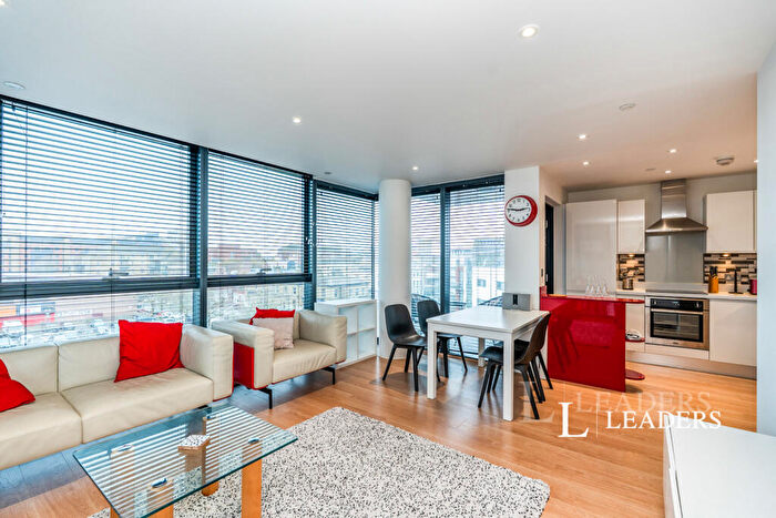 2 Bedroom Flat To Rent In Ocean Way, Southampton, Hampshire, SO14