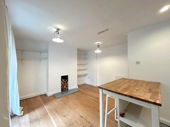 1 Bedroom Flat To Rent In Asylum Road, Peckham, London, SE15