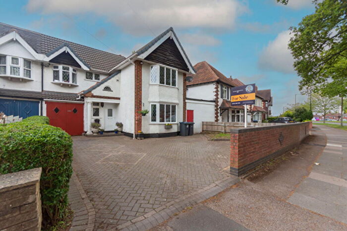 3 Bedroom Semi Detached House For Sale In Barnes Hill, Birmingham, B29