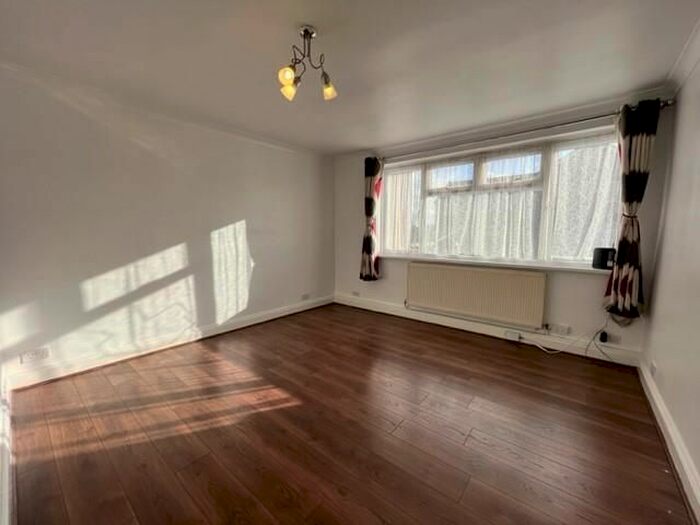 2 Bedroom Flat To Rent In Victoria Road, Ruislip, HA4
