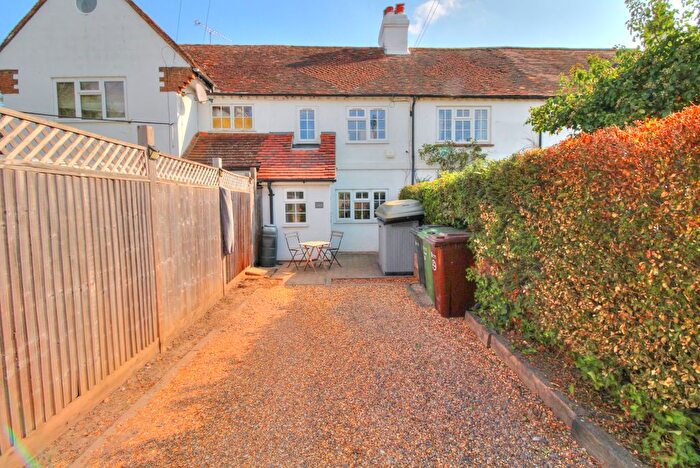 3 Bedroom Terraced House For Sale In Bailes Lane, Guildford, GU3