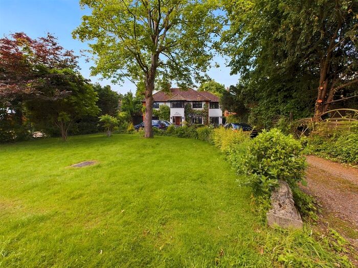 5 Bedroom Detached House To Rent In Old Slade Lane, Iver, SL0