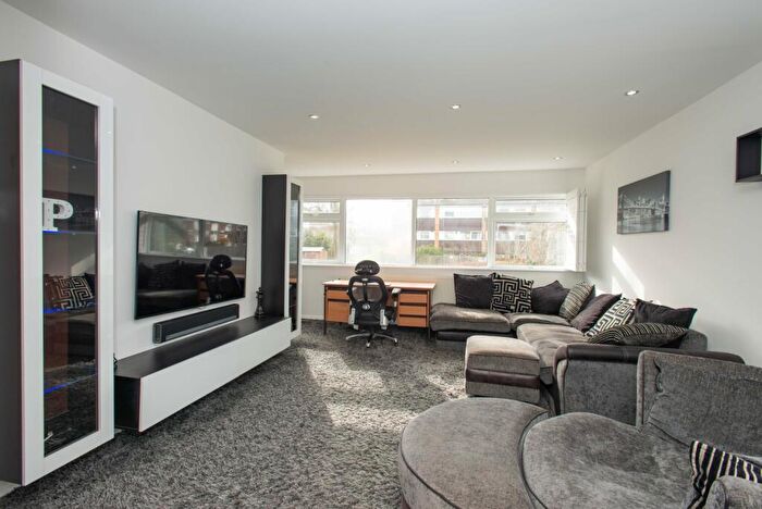 3 Bedroom Maisonette To Rent In Place Farm Avenue Orpington, BR6