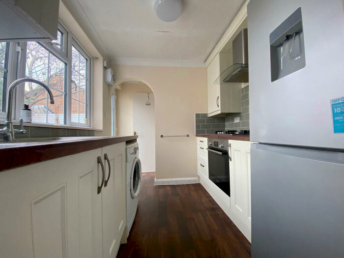 2 Bedroom Cottage To Rent In Albert Road, St Mary's Cray, BR5