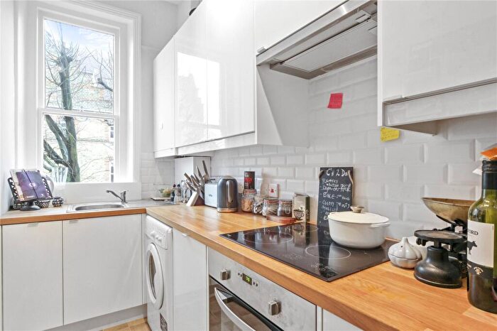 2 Bedroom Apartment To Rent In Bolingbroke Grove, London, SW11