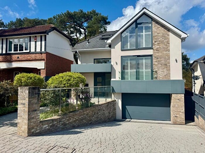 4 Bedroom Detached House For Sale In Compton Drive, Poole, Dorset, BH14