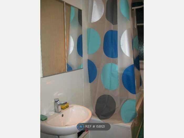 2 Bedroom Flat To Rent In Elm Row, Edinburgh, EH7